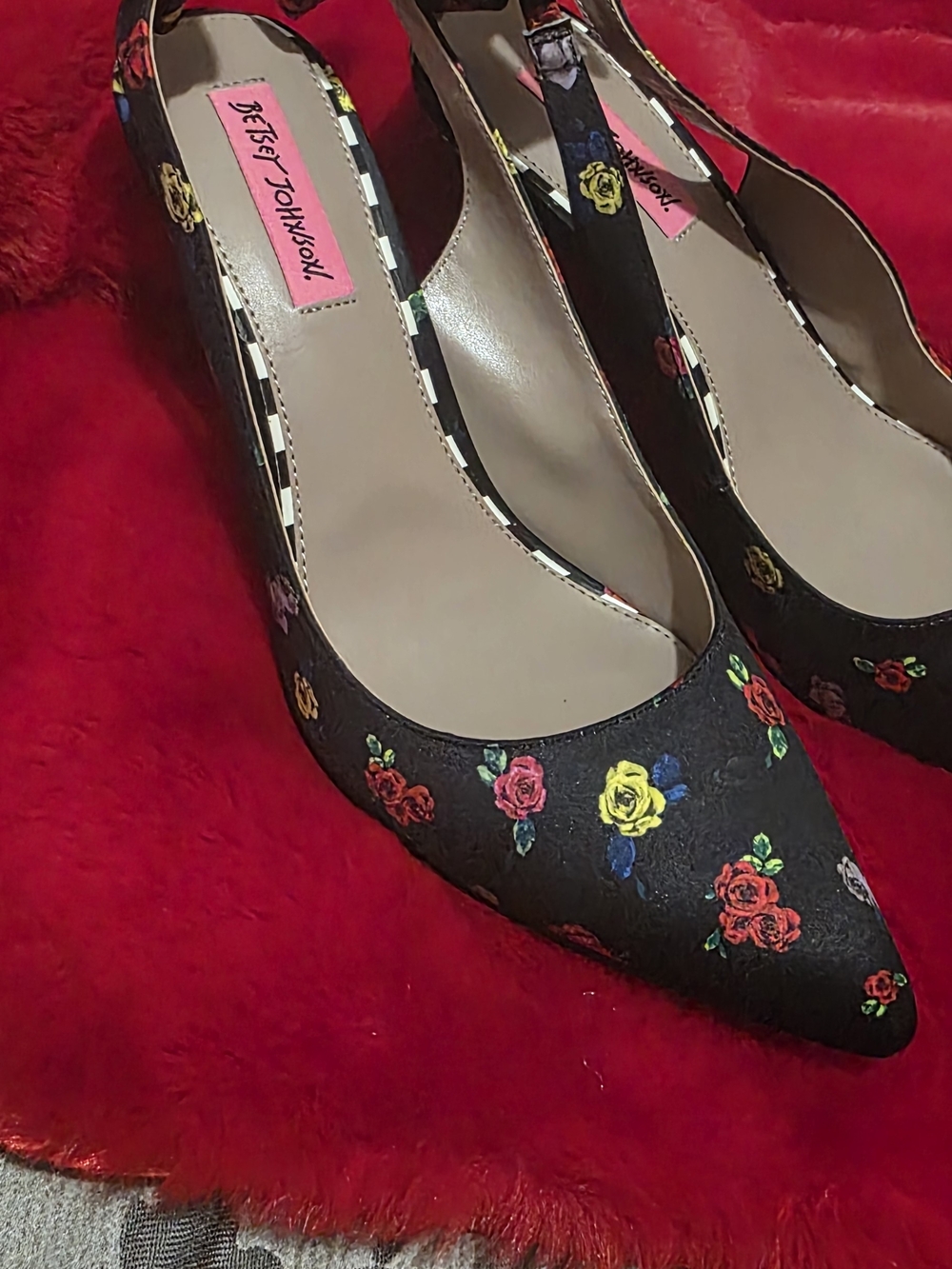 Betsey Johnson Black Floral Pointed Toe Slingback Pumps - Picture 2 of 4